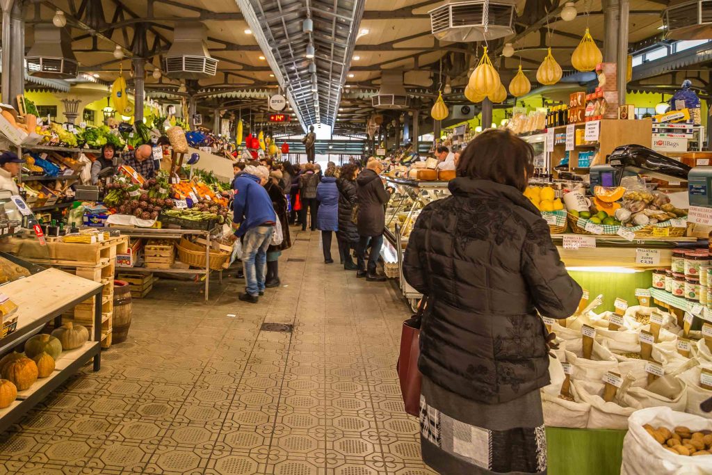 Albinelli Food Market: A Gastronomic Tour