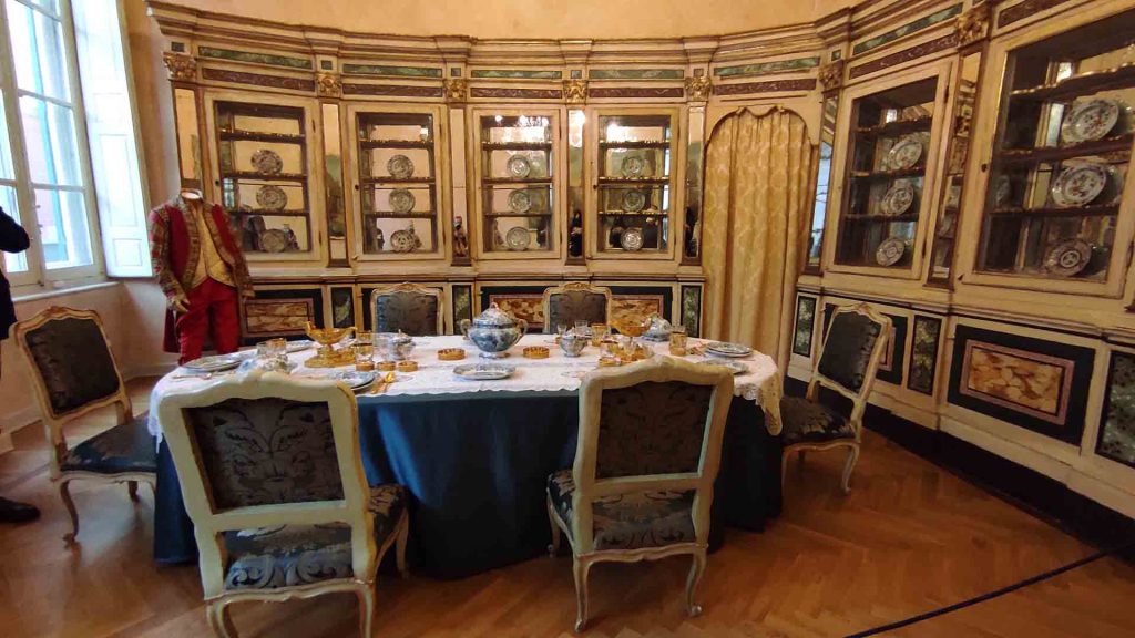 Expert guide in the historic center of Parma